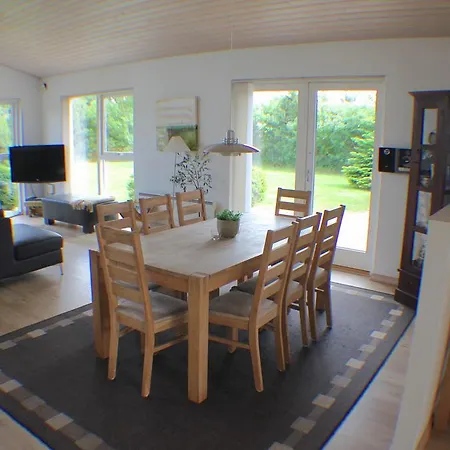 Hennebysvej Holiday House * האנה סטרנד
