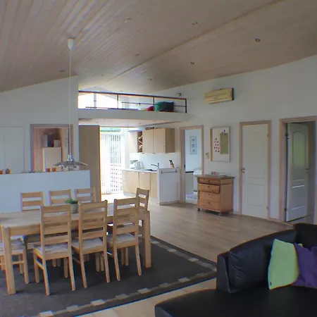 Hennebysvej Holiday House * האנה סטרנד